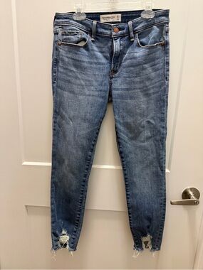 Abercrombie & Fitch Blue Cropped Distressed Skinny Jeans 4 short